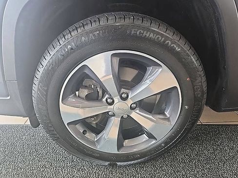 Used 2019 Jeep Cherokee Limited AWD/4WD image 42