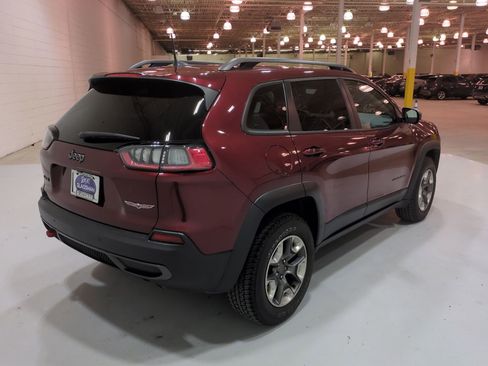 Used 2019 Jeep Cherokee Trailhawk AWD/4WD image 3