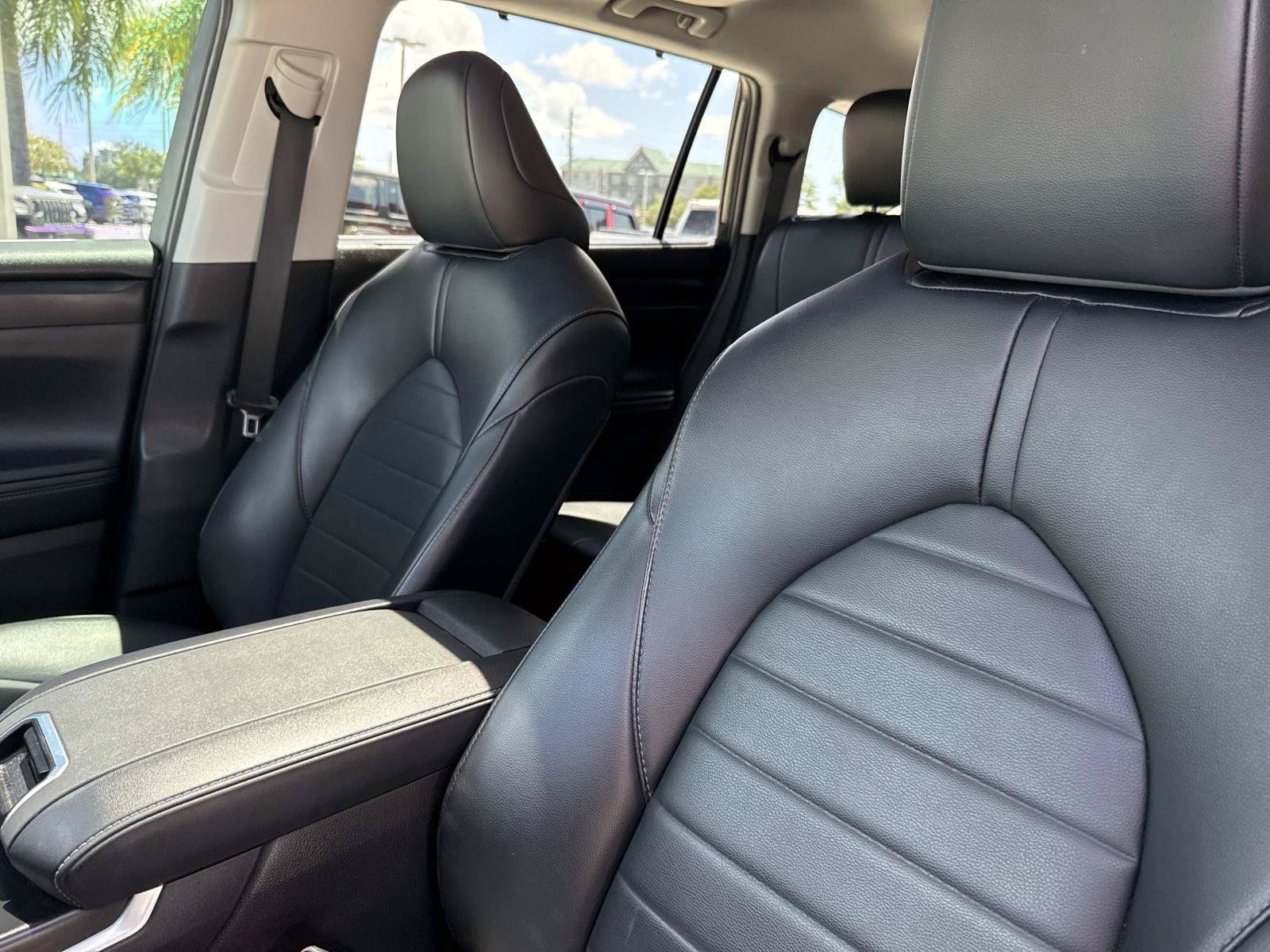 Used 2022 Toyota Highlander XLE AWD/4WD image 22