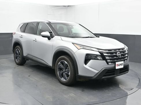 Used 2025 Nissan Rogue SV FWD image 6