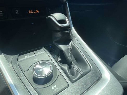 Used 2025 Toyota RAV4 XSE AWD/4WD image 21