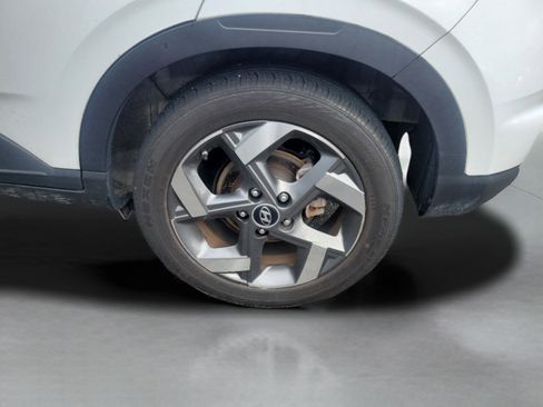 Used 2024 Hyundai Venue SEL FWD image 25