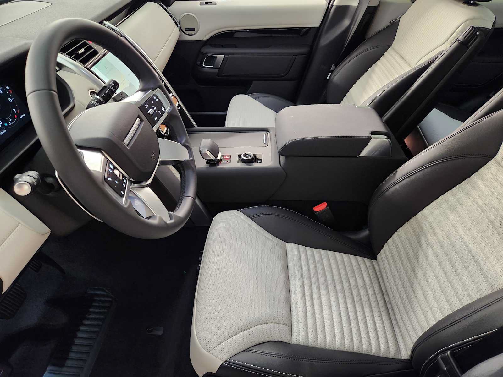 New 2026 Land Rover Discovery S AWD/4WD image 13