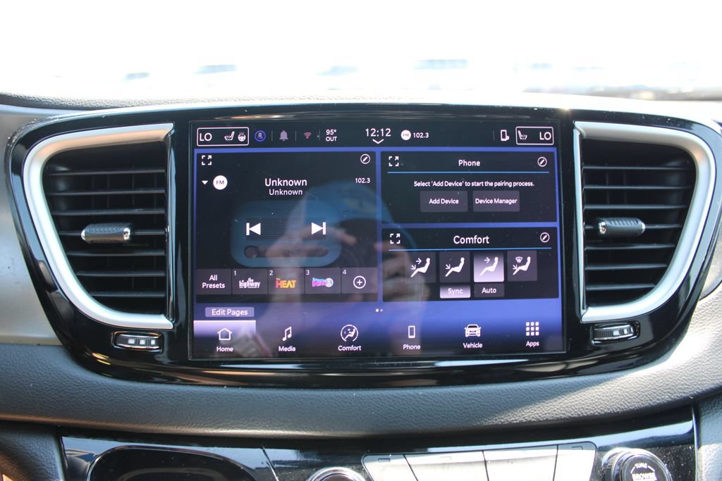 Used 2025 Chrysler Pacifica Select FWD image 52