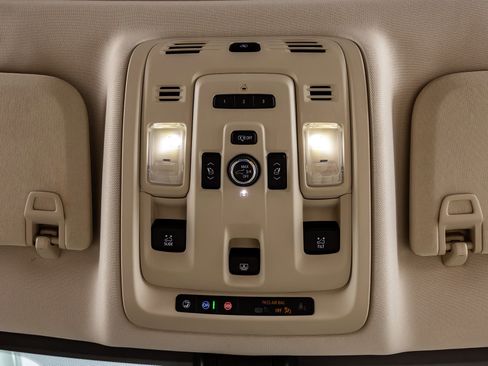 Used 2021 GMC Yukon Denali w/ Denali Premium Package image 30