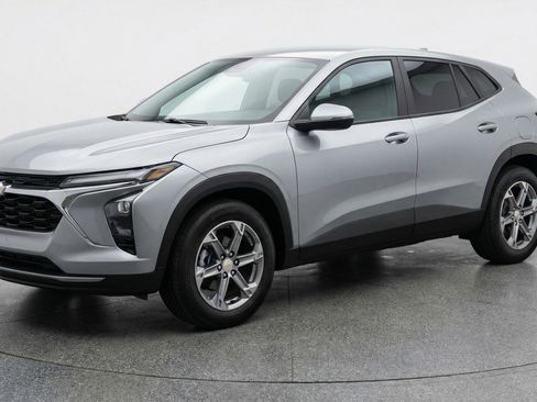 Used 2025 Chevrolet Blazer LT FWD image 3