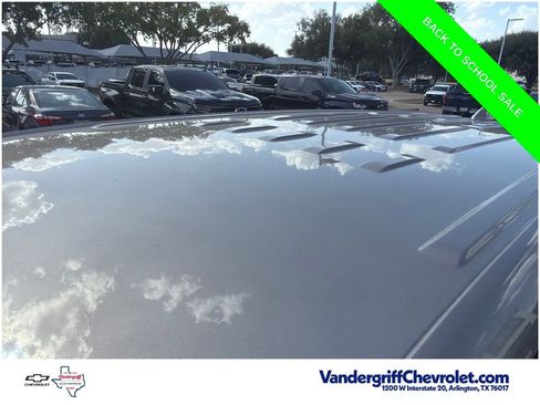 Used 2022 GMC Acadia SLE FWD image 17