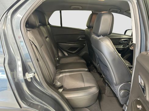 Used 2021 Chevrolet Trax LT w/ Sport Edition FWD image 22