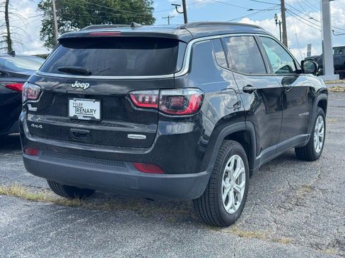 Used 2024 Jeep Compass Latitude AWD/4WD image 4