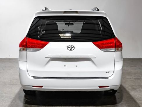 Used 2011 Toyota Sienna LE FWD image 11