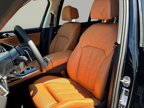 New 2026 BMW X7 xDrive40i w/ Premium Package AWD/4WD image 7