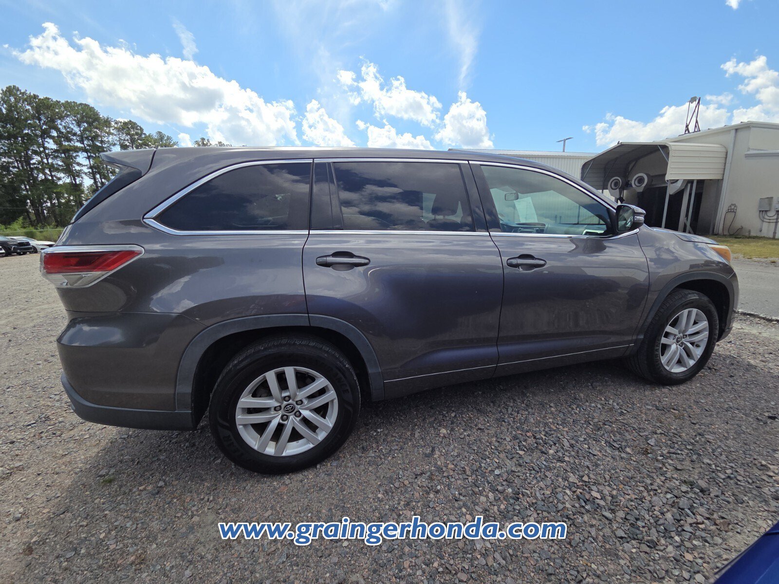 Used 2016 Toyota Highlander LE FWD image 5