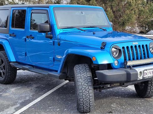 Used 2014 Jeep Wrangler Unlimited Sahara w/ Dual Top Group AWD/4WD image 9