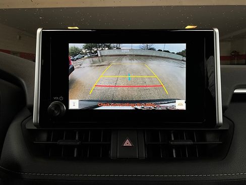 Used 2025 Toyota RAV4 XLE image 32