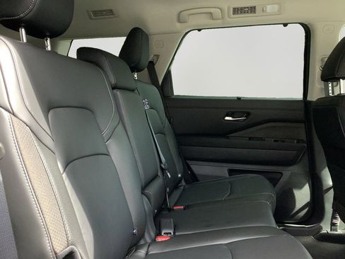 New 2025 Nissan Pathfinder SL w/ Black Appearance Package image 13