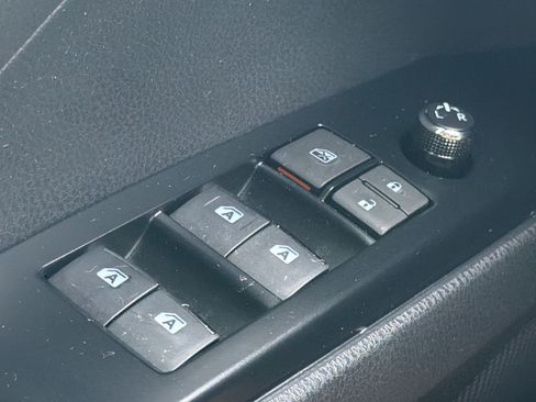 Used 2019 Toyota Camry XLE FWD image 28