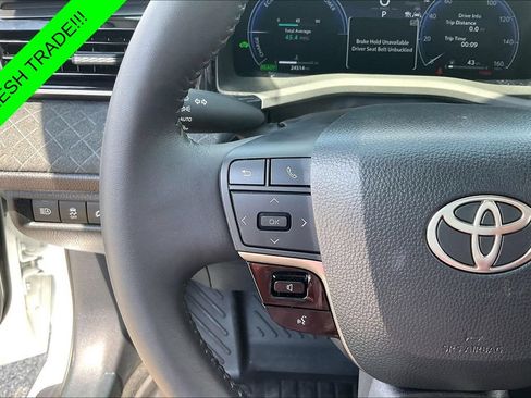 Used 2025 Toyota Camry XLE FWD image 11