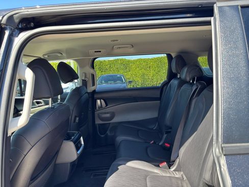 Used 2026 Kia Carnival FWD image 28