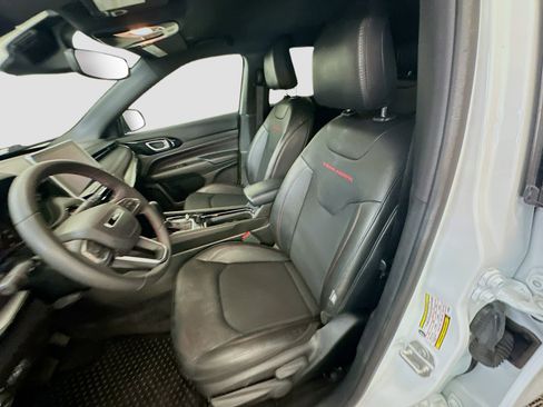 Used 2025 Jeep Compass Trailhawk image 13