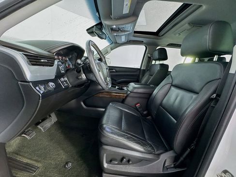 Used 2018 Chevrolet Suburban LT image 15