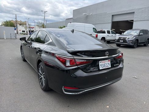 Used 2025 Lexus ES 300h w/ Premium Package image 4