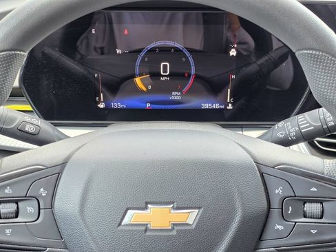 Used 2025 Chevrolet Trax LT FWD image 25