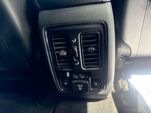 Used 2015 Jeep Grand Cherokee Limited w/ Luxury Group II AWD/4WD image 12