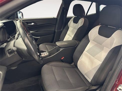 Used 2024 Chevrolet Trax RS w/ Driver Confidence Package image 9