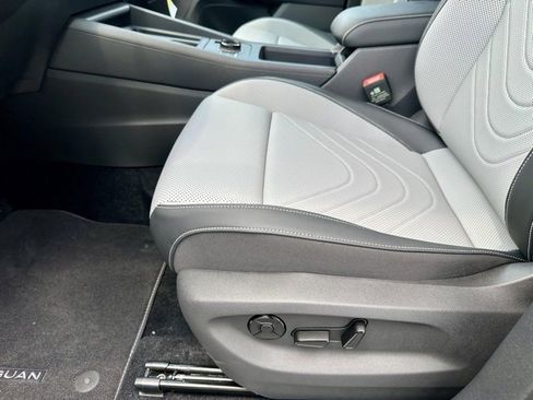 New 2025 Volkswagen Tiguan SE image 14