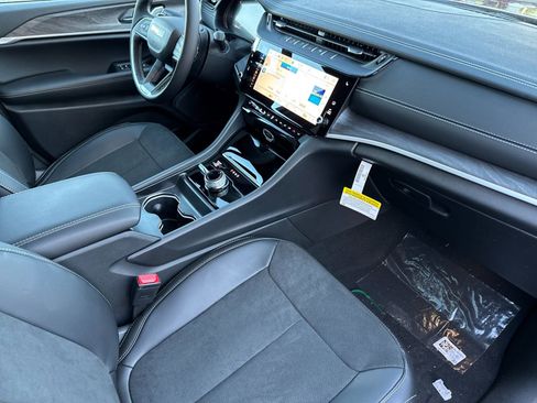 New 2026 Jeep Grand Cherokee Altitude image 15