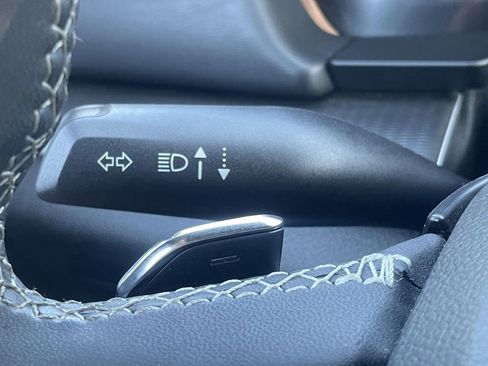 Used 2023 Jeep Grand Cherokee L Laredo image 28