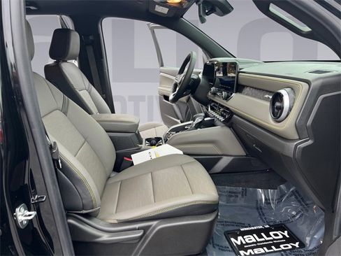 Used 2025 Chevrolet Colorado ZR2 w/ Technology Package image 17