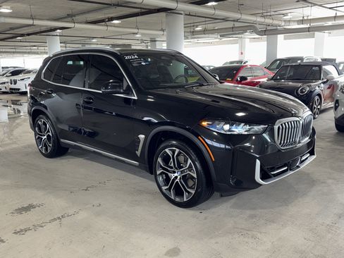 Used 2024 BMW X5 sDrive40i w/ Premium Package RWD image 2