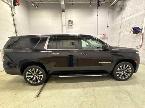 Used 2021 Chevrolet Suburban High Country AWD/4WD image 3