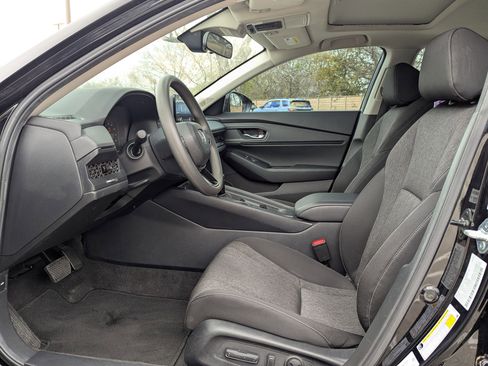 Used 2025 Honda Accord SE image 10