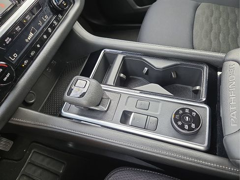 Used 2025 Nissan Pathfinder SV AWD/4WD image 25