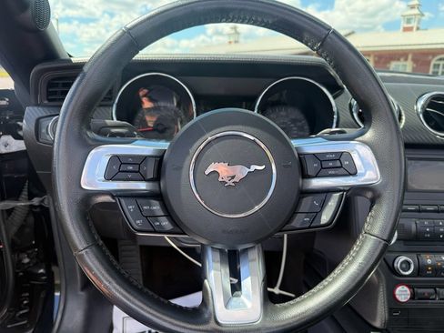 Used 2015 Ford Mustang Convertible RWD image 15