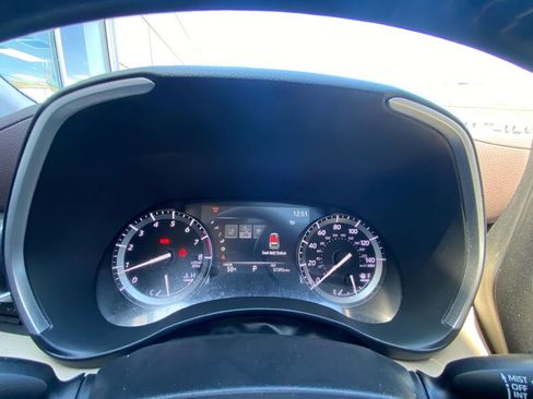 Used 2022 Toyota Highlander XLE image 11