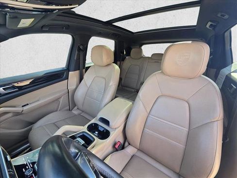 Used 2019 Porsche Cayenne w/ Premium Plus Package image 11