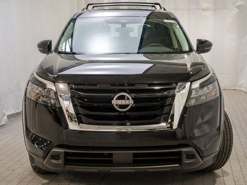 New 2025 Nissan Pathfinder SV image 2