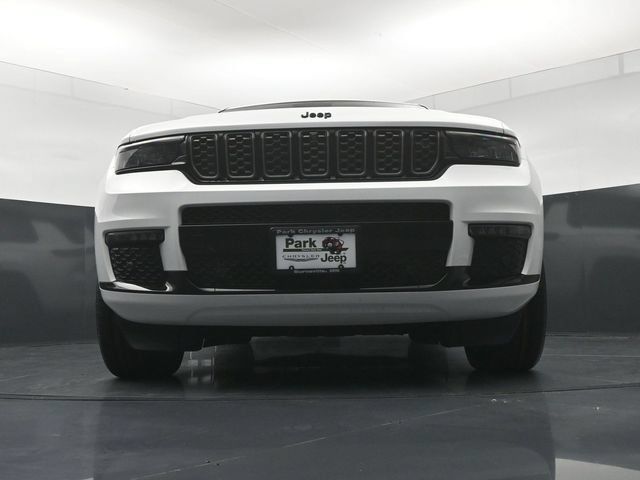 Used 2023 Jeep Grand Cherokee L Summit AWD/4WD image 19