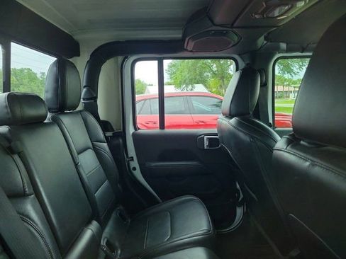 Used 2023 Jeep Gladiator Overland w/ Popular Equipment Package AWD/4WD image 4