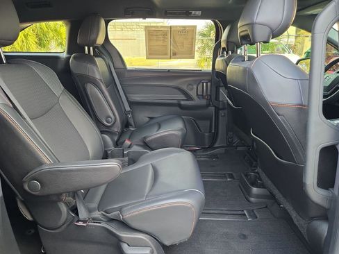 Used 2022 Toyota Sienna XSE image 27