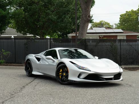 Used 2022 Ferrari F8 Tributo RWD image 2