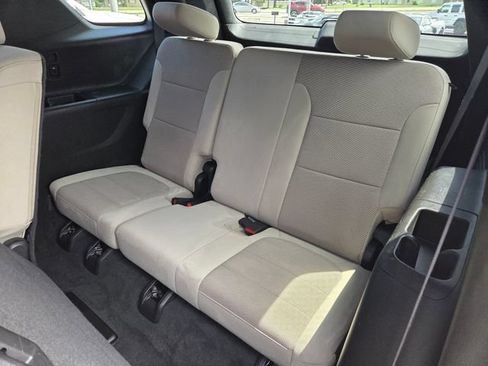 Used 2022 Chevrolet Traverse LS FWD image 12