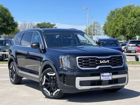Used 2025 Kia Telluride S image 2