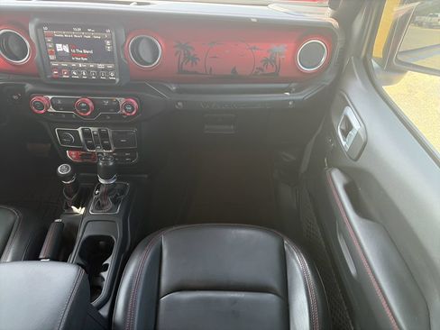 Used 2021 Jeep Wrangler Unlimited Rubicon AWD/4WD image 16