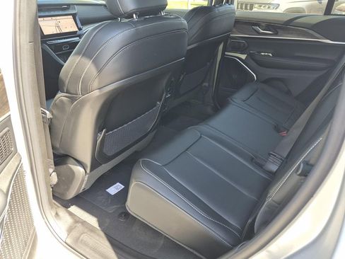 New 2026 Jeep Grand Cherokee Limited RWD image 12