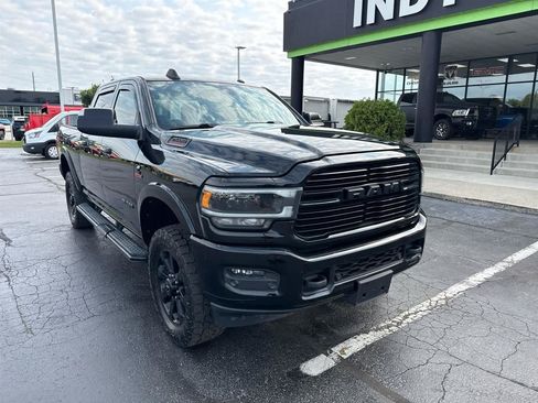 Used 2019 RAM 2500 Laramie w/ Black Appearance Package AWD/4WD image 2