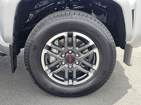Used 2024 Toyota Tacoma TRD Sport AWD/4WD image 9